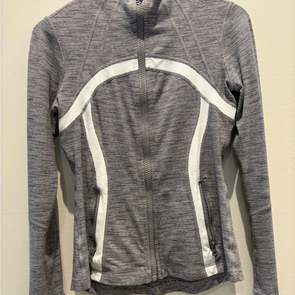 Lululemon define Heathered Gray and White Jacket